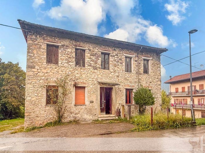 Casa quadrilocale in vendita in Frazione Sorriva, Sorriva, Sovramonte