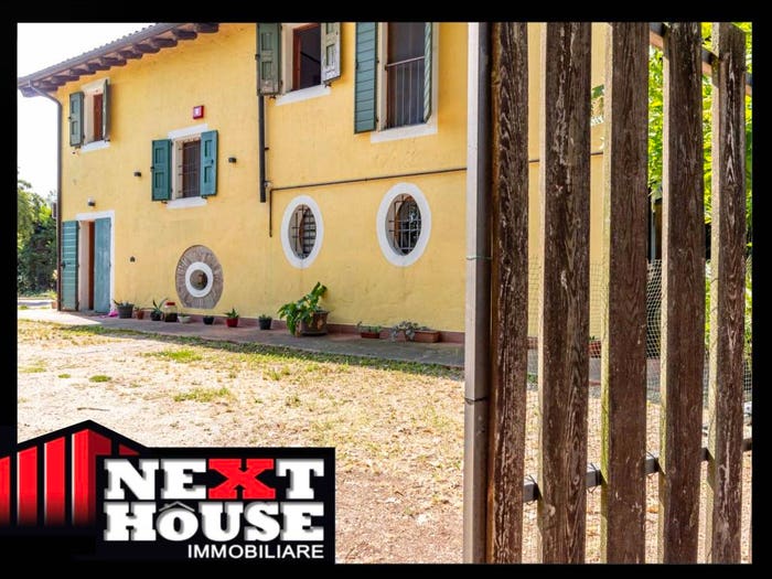 Casa con 6 locali in vendita in Via del Papa, Crevalcore