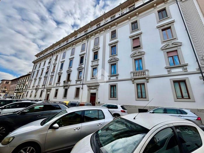 Appartamento con 6 locali in vendita in Appartamento Viale dei Cadorna, Leopoldo Vittorio Emanuele Statuto, Firenze