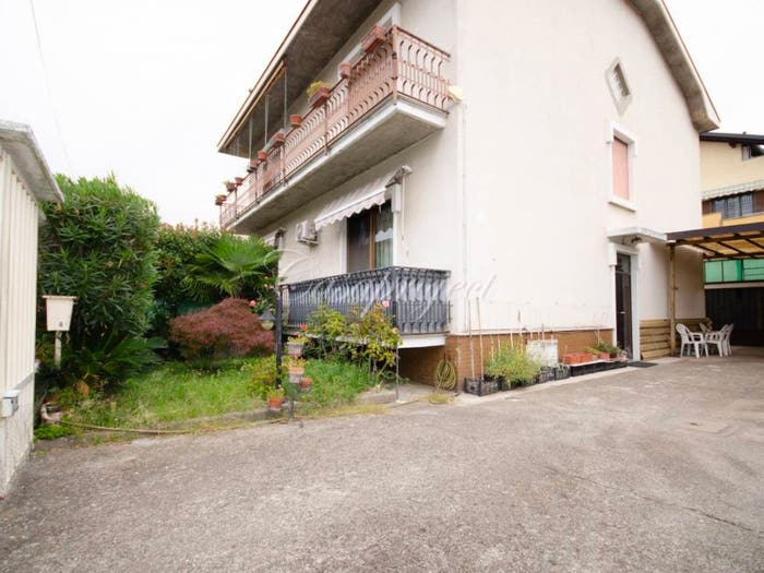 Casa quadrilocale in vendita in Via Fratelli John e Robert Kennedy, Flora, Legnano