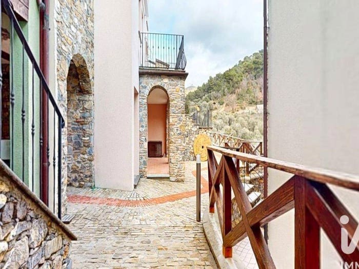 Appartamento trilocale in vendita in Località Costa d'Agosti, Andora