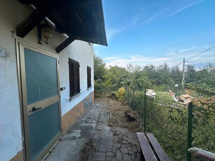 Casa con 6 locali in vendita in Via Giovan Battista Simiani, Loiano