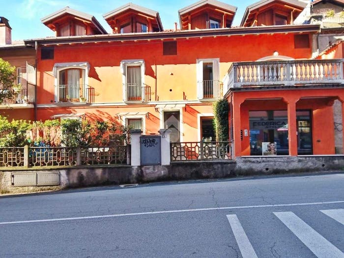 Appartamento trilocale in vendita in via Roma, Centro, Angera