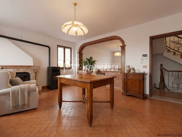 Casa con 6 locali in vendita in Via Nobili Leopoldo Bellarosa, Dallarosta, Albinea