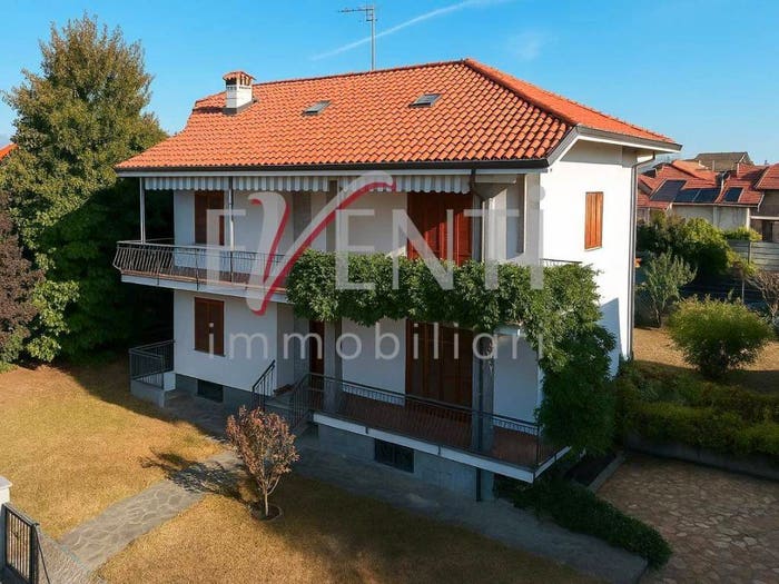 Casa con 6 locali in vendita in Via Manzoni, Centro, Cavour