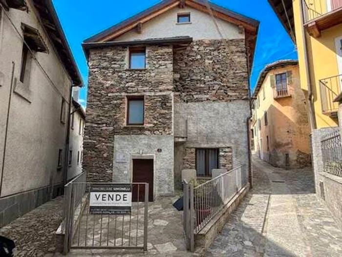 Casa con 5 locali in vendita in Via Umberto I, Viggiona, Trarego Viggiona