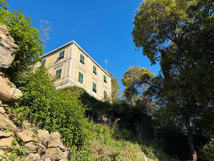 Appartamento quadrilocale in vendita in Via al Santuario N S della Guardia, Bolzaneto, Genova