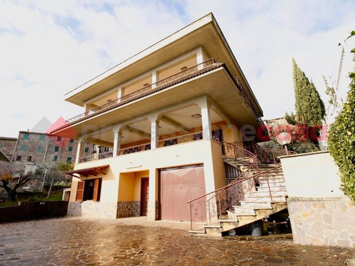 Casa quadrilocale in vendita in Via Santa Maria De Mattias, Acuto