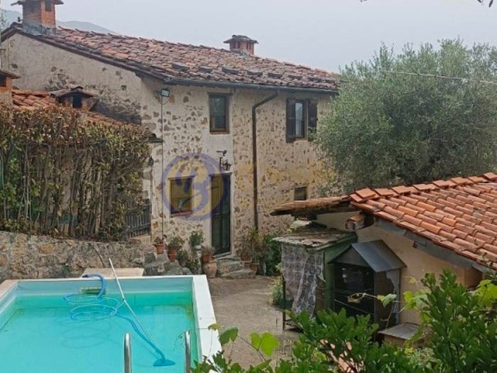 Casa con 6 locali in vendita in Via da Montebello a Camaiore, Camaiore Paese, Camaiore