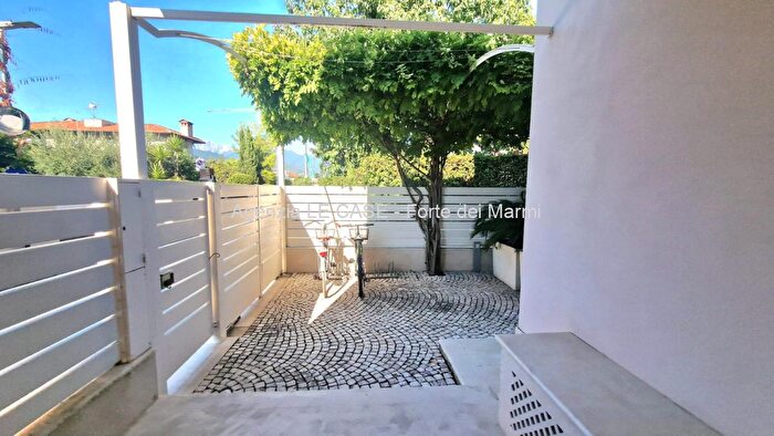Casa con 6 locali in vendita in Via Piave, Forte Dei Marmi