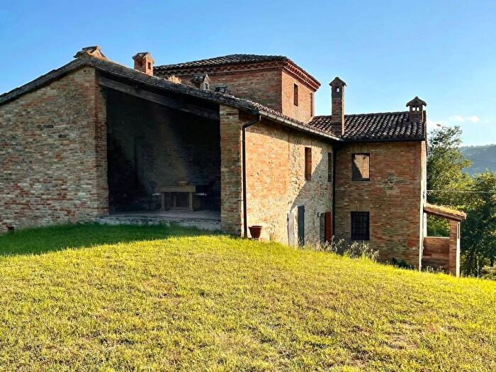 Casa con 6 locali in vendita in Via Ca' Cicoccia, Urbino