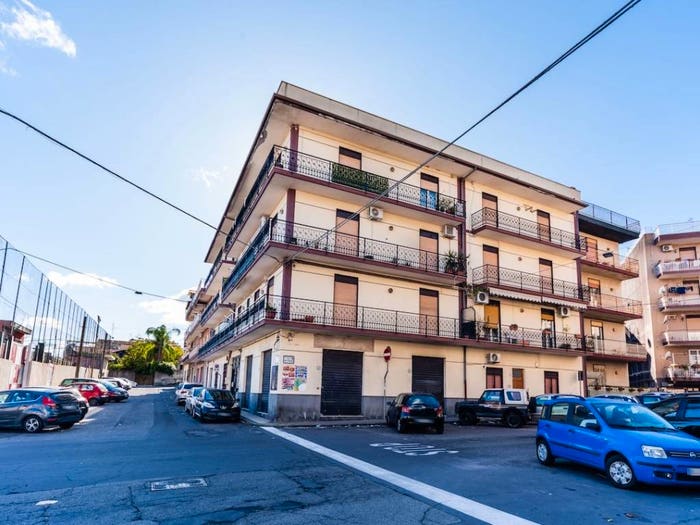 Appartamento trilocale in vendita in Via Indipendenza, Centro, Aci Catena
