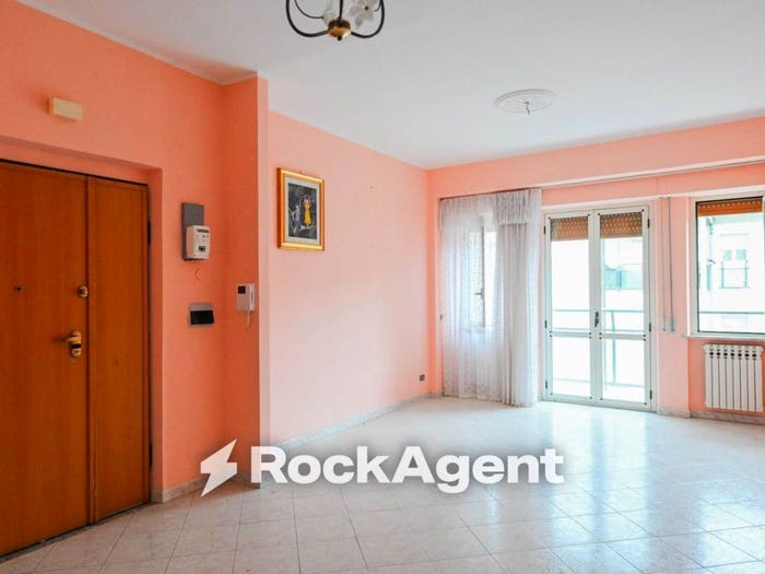 Appartamento trilocale in vendita in Via Giovanni Paolo Parisio, Mater Domini Cavita, Catanzaro
