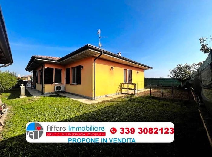 Casa con 5 locali in vendita in Casatisma