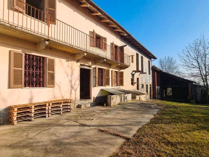 Casa con 6 locali in vendita in Montemarzo, Asti