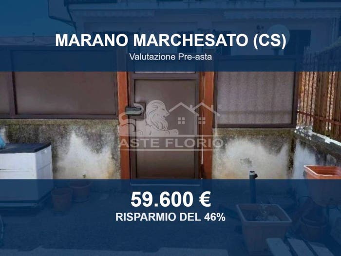 Appartamento con 6 locali in vendita in Via Martiri della Libertà snc, Marano Marchesato