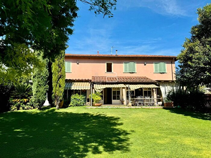 Casa con 6 locali in vendita in Via Fortunato Federigi, Seravezza
