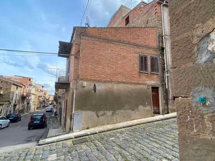 Casa trilocale in vendita in Via La Farina, Santo Stefano di Camastra