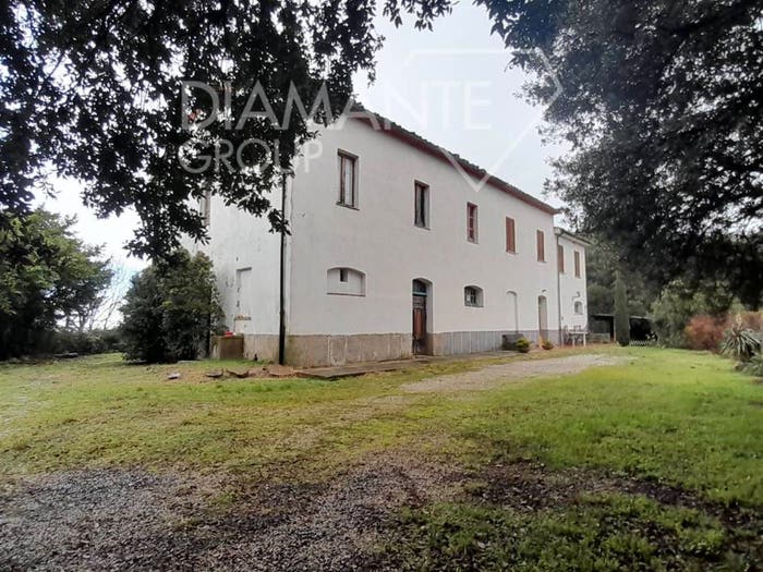 Casa con 6 locali in vendita in Pomarance
