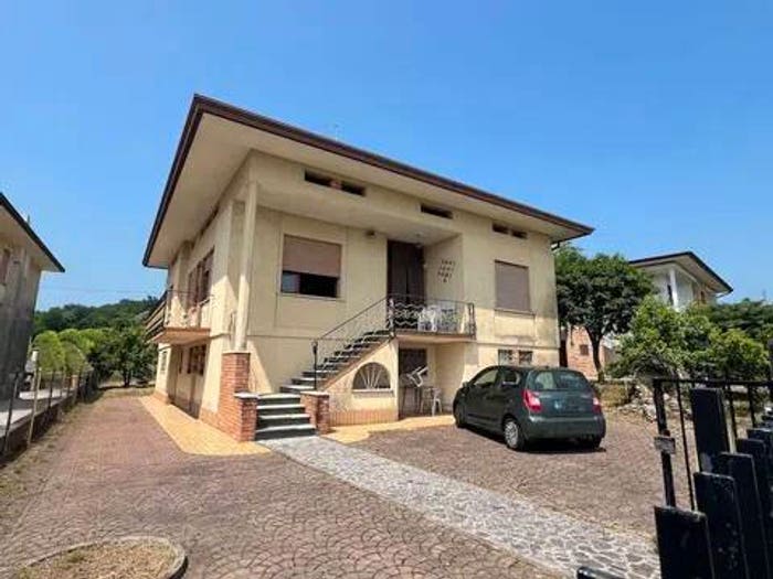 Casa con 6 locali in vendita in Via Viii Armata, Nervesa della Battaglia