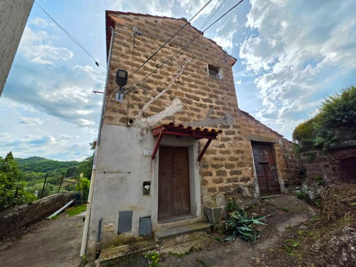 Appartamento trilocale in vendita in Via Porta Antica, Mugnano, Bomarzo