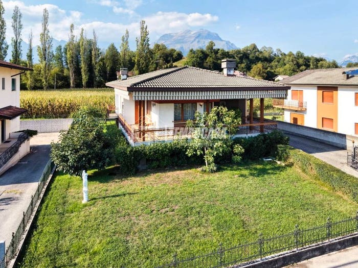 Casa con 6 locali in vendita in Via San Cipriano, Castion, Belluno