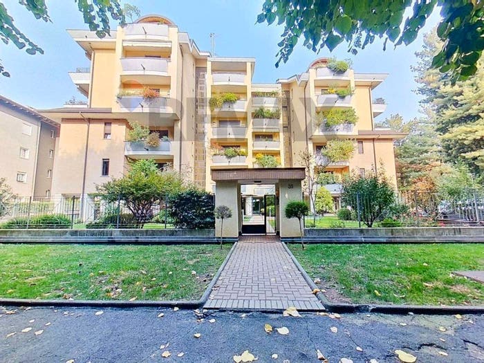Appartamento trilocale in vendita in Viale Lombardia, Frati, Busto Arsizio