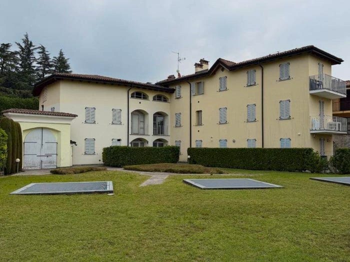 Appartamento trilocale in vendita in Via per Erba, Longone al Segrino