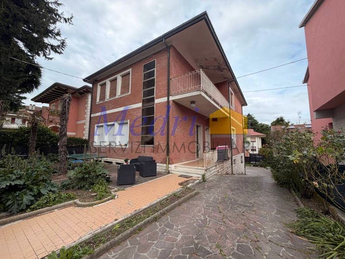 Appartamento con 6 locali in vendita in Via Don Giovanni Minzoni, Monte Osservanza, Cesena
