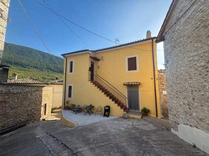 Appartamento trilocale in vendita in Appartamento a Castellone Alto via Piana, Ferentillo