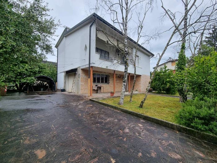 Casa con 6 locali in vendita in Via dei Salesiani, Centro, Finale Emilia