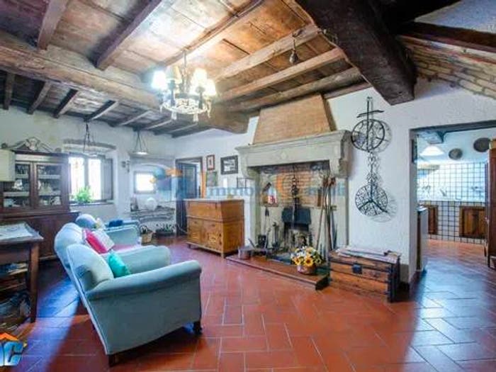 Appartamento con 5 locali in vendita in Piazza San Rocco, Tufo Basso, Carsoli