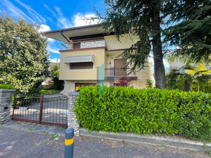Casa con 6 locali in vendita in Via Triumplina, Villaggio Prealpino, Brescia