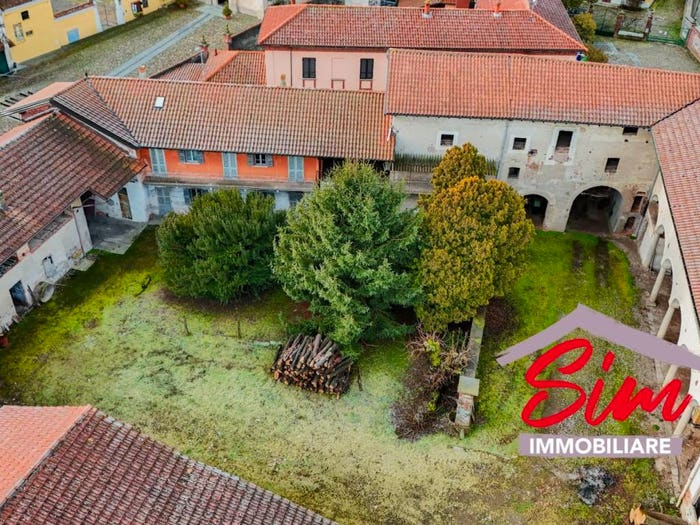 Casa con 6 locali in vendita in Via Umberto, Cavaglietto