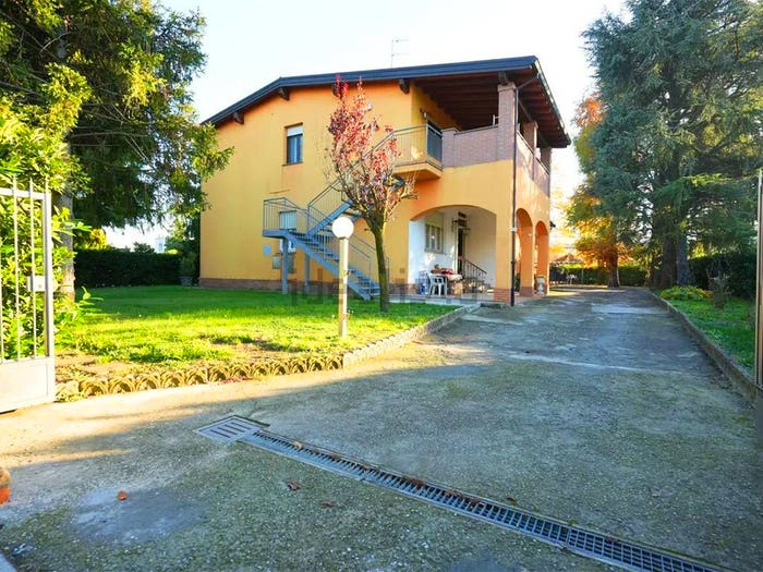 Casa con 6 locali in vendita in Via Toscana, San Lazzaro, Parma