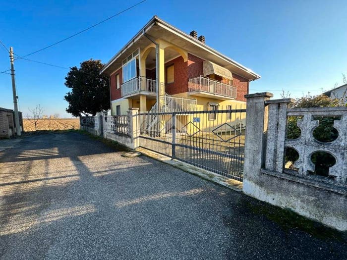 Casa con 6 locali in vendita in Vicolo IV Novembre, Bianzè