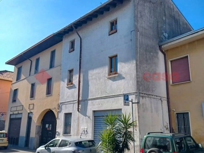 Casa trilocale in vendita in Via Vittorio Veneto, Centro, Magnago
