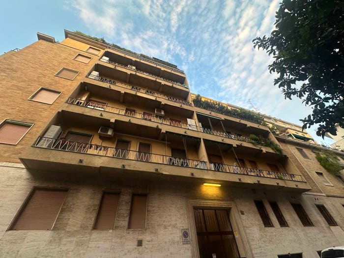 Casa trilocale in vendita in Via Vespri Siciliani, Giambellino, Milano