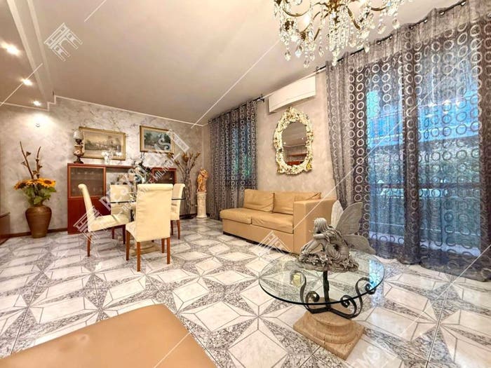 Casa con 6 locali in vendita in Via Larici, Centro, Garbagnate Milanese