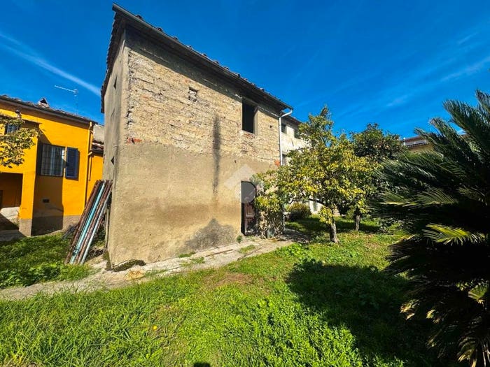 Casa quadrilocale in vendita in Via Fosso Nuovo, Centro, Agliana
