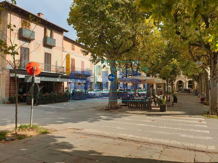 Casa con 6 locali in vendita in Piazza Martiri della Libertà, Centro, Dronero
