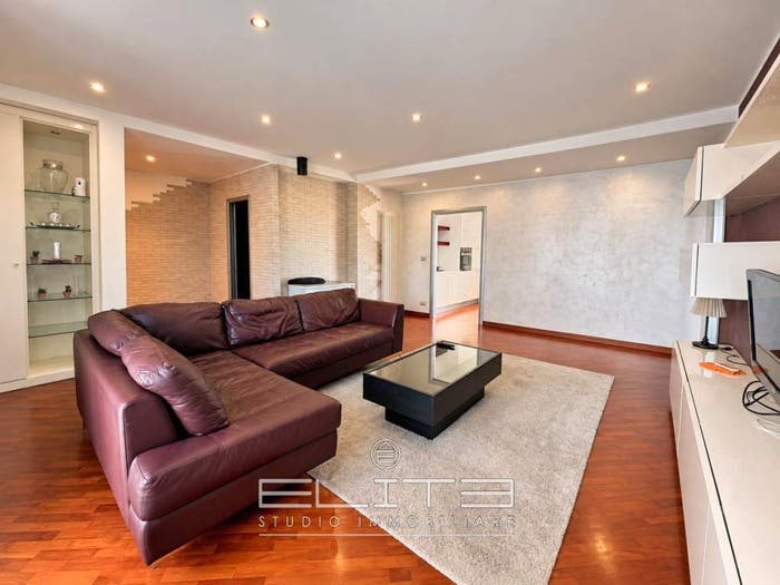Appartamento trilocale in vendita in VIA TORRESI, Piano, Ancona