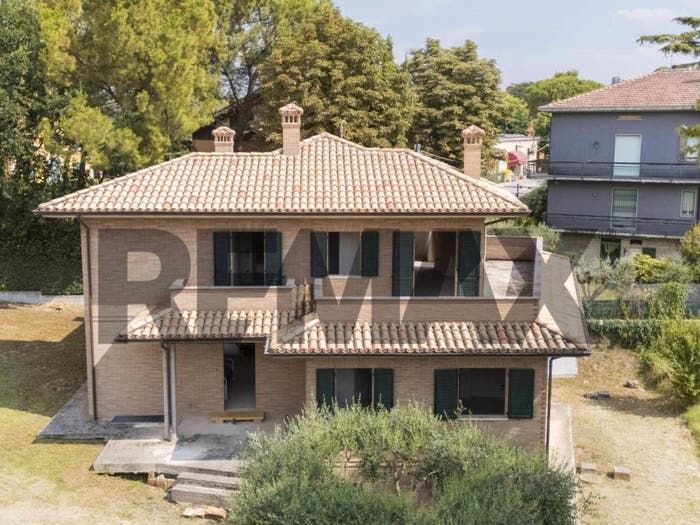 Casa con 6 locali in vendita in via Mario Carofoli, Centro, Corinaldo