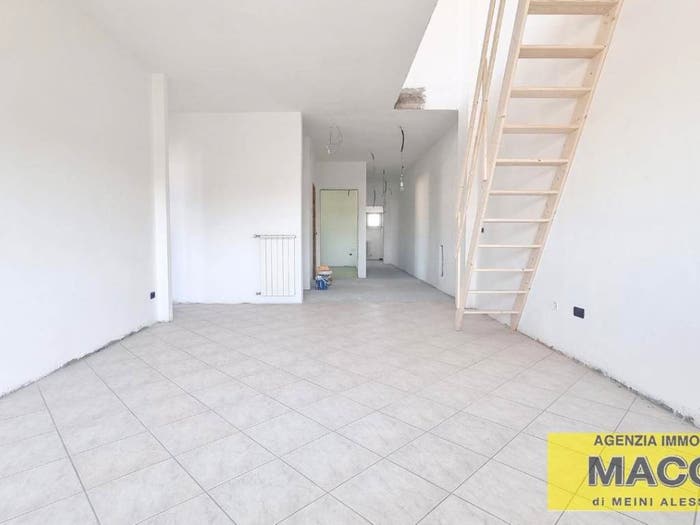 Casa con 5 locali in vendita in Viale I Maggio, Centro, Ponsacco