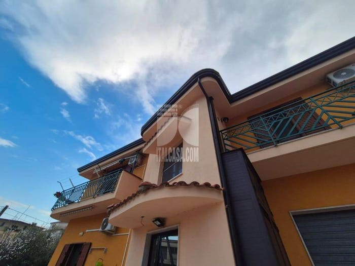 Appartamento trilocale in vendita in via crucoli, Zona Capo Rizzuto Apriglianello Papanice, Crotone