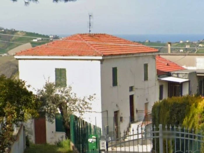 Casa con 6 locali in vendita in Città Sant'Angelo