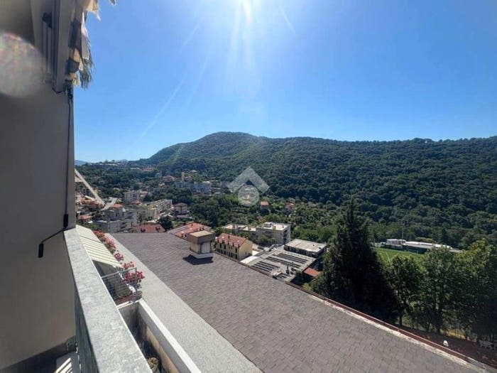 Appartamento quadrilocale in vendita in Via Val Fontanabuona, Molassana, Genova