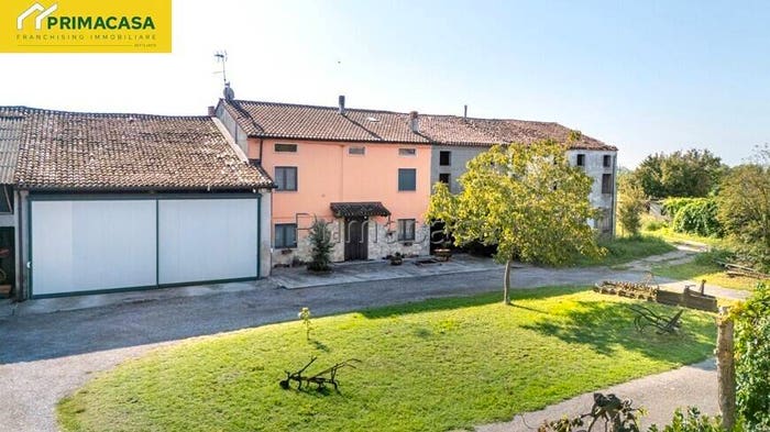Casa quadrilocale in vendita in Via Oppi, Veronella