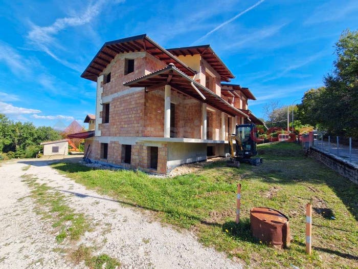 Casa con 5 locali in vendita in Via Fonte delle Noci, Villagrande, Tornimparte