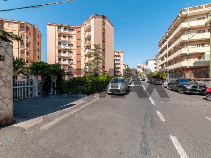 Appartamento con 5 locali in vendita in Via Rosso Di San Secondo, Vulcania Sanzio, Catania